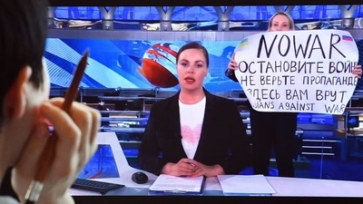 Russia-Ukraine War: Marina Ovsyannikova’s on-air protest against the Russian war in March. (AFP) Russia-Ukraine War: Marina Ovsyannikova’s on-air protest against the Russian war in March. (AFP)