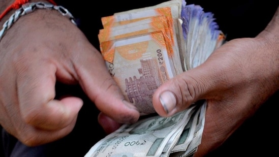 DA hike: The Haryana government, in a release, said the increased DA will be paid to the employees with the pay of October 2022, and arrears for the July-September period will be paid in November. DA hike: The Haryana government, in a release, said the increased DA will be paid to the employees with the pay of October 2022, and arrears for the July-September period will be paid in November.