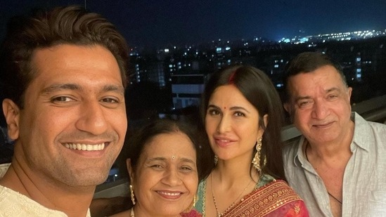 Katrina Kaif posed with her husband Vicky Kaushal and her in-laws Sham Kaushal and Veena Kaushal.(Instagram/@katrinakaif)
