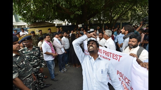 The committee was constituted to probe the cases and circumstances leading to the police opening fire on 22 May 2018 which resulted in the death of 13 anti-Sterlite protestors and injured hundreds in Thoothukudi. (Hindustan Times) The committee was constituted to probe the cases and circumstances leading to the police opening fire on 22 May 2018 which resulted in the death of 13 anti-Sterlite protestors and injured hundreds in Thoothukudi. (Hindustan Times)