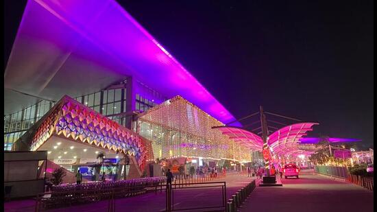 Chaudhary Charan Singh International (CCSI) Airport building has been decorated beautifully ahead of Diwali. (HT photo)