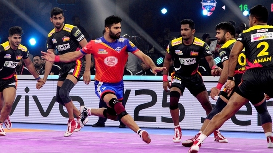 Pardeep Narwal in action for UP Yoddhas.(PKL)