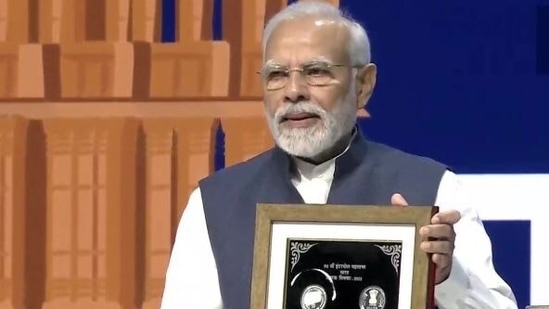 PM Modi releases commemorative coins of <span class='webrupee'>₹</span>100 at Interpol general assembly(ANI)