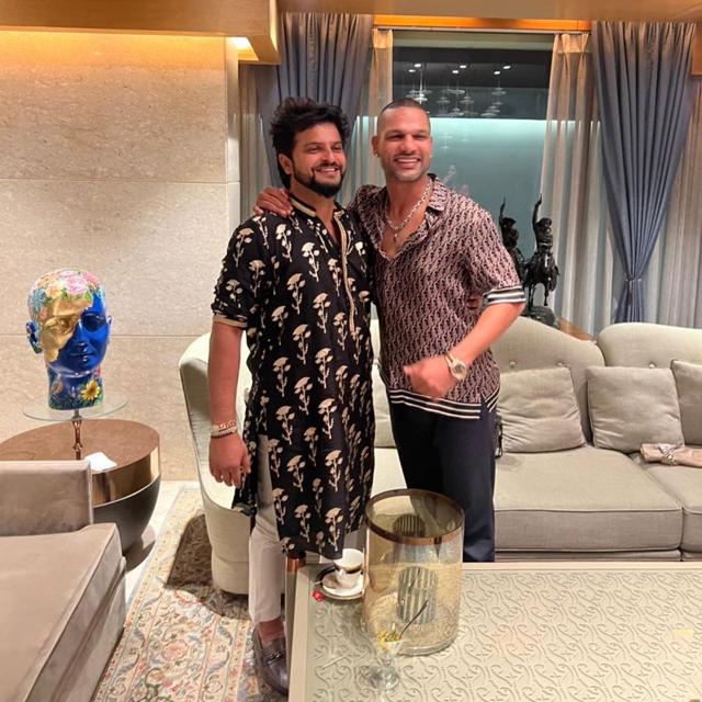 Shikhar Dhawan hosted pre-Diwali celebrations for his family and friends. Here, he shares a candid moment with fellow cricketer Suresh Raina. (Photo: Instagram/shikhardofficial)
