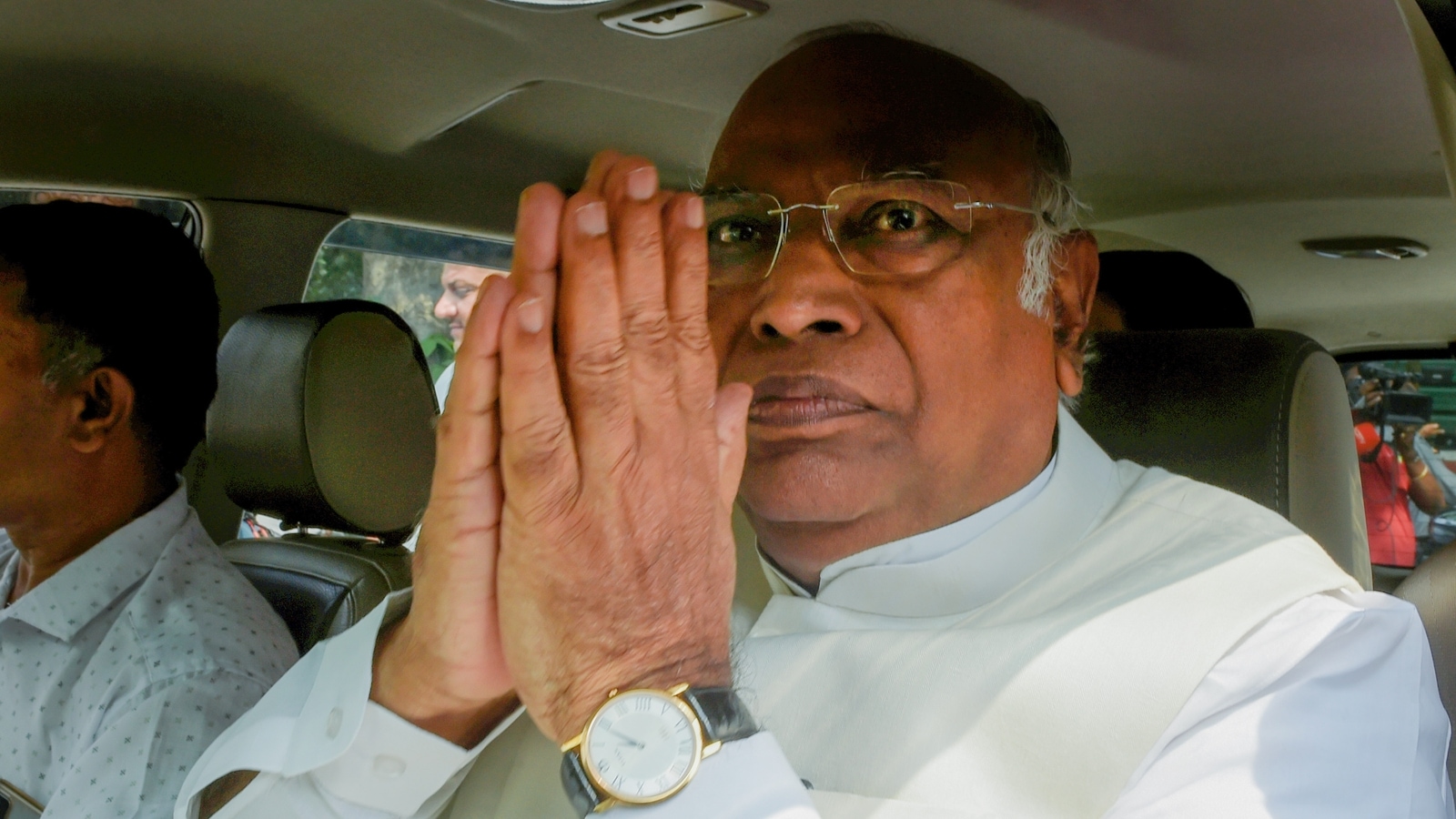 Distantly Close | Kharge may find leading Congress harder than defeating Tharoor