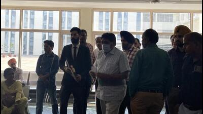 Former Punjab minister Sunder Sham Arora at a Mohali court on Wednesday. He was sent in 14-day judicial custody. (HT Photo)