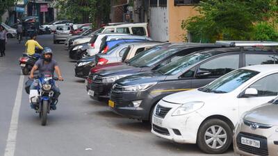 Any registered diesel vehicle more than 10 years old, and petrol vehicle over 15 years old cannot operate in the national capital region (NCR). (HT File) Any registered diesel vehicle more than 10 years old, and petrol vehicle over 15 years old cannot operate in the national capital region (NCR). (HT File)