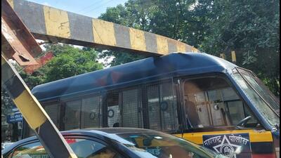 A police van got stuck under a height barrier at Koregaon Park-Circuit House Road in Pune, on Wednesday. (HT)