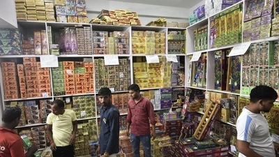 Sellers of firecrackers in the city limits must have a license granted by the commissioner of police or any other designated police officer or the state government. (Representational Image) (Vipin Kumar/HT Photo) Sellers of firecrackers in the city limits must have a license granted by the commissioner of police or any other designated police officer or the state government. (Representational Image) (Vipin Kumar/HT Photo)