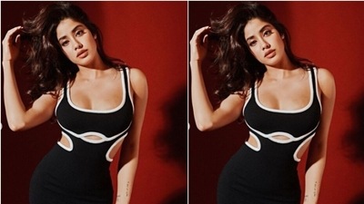 Janhvi wore her tresses open in wavy curls with a middle part as she posed for the cameras. (Instagram/@janhvikapoor) Janhvi wore her tresses open in wavy curls with a middle part as she posed for the cameras. (Instagram/@janhvikapoor)