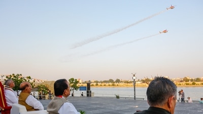 The Union Minister for Defence, Shri Rajnath Singh witness the live demonstrations, as part of DefExpo 2022 at Sabarmati River Front, in Gandhinagar, Gujarat. (PIB) The Union Minister for Defence, Shri Rajnath Singh witness the live demonstrations, as part of DefExpo 2022 at Sabarmati River Front, in Gandhinagar, Gujarat. (PIB)