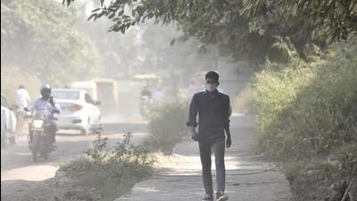 Noida’s air quality index (AQI) was 254 on Monday, 242 on Tuesday and 269 on Wednesday, all in the ”poor” category, according to the Central Pollution Control Board. (Sunil Ghosh/HT Photo) Noida’s air quality index (AQI) was 254 on Monday, 242 on Tuesday and 269 on Wednesday, all in the ”poor” category, according to the Central Pollution Control Board. (Sunil Ghosh/HT Photo)