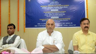 Bihar’s education Minister Chandra Shekhar Singh (centre) on Wednesday assured a probe into the goof-up. (HT Photo) Bihar’s education Minister Chandra Shekhar Singh (centre) on Wednesday assured a probe into the goof-up. (HT Photo)
