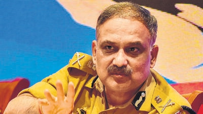 Mumbai, India - October 07, 2022: Mumbai CP Vivek Phansalkar interacts with Joint CP Vishwas Nangare Patil during the felicitation of police kids for excellence in their education, at Police Press Club, Azad Maidan, in Mumbai, India, on Friday, October 07, 2022. (Photo by Anshuman Poyrekar/ Hindustan Times) (Anshuman Poyrekar/HT PHOTO) Mumbai, India - October 07, 2022: Mumbai CP Vivek Phansalkar interacts with Joint CP Vishwas Nangare Patil during the felicitation of police kids for excellence in their education, at Police Press Club, Azad Maidan, in Mumbai, India, on Friday, October 07, 2022. (Photo by Anshuman Poyrekar/ Hindustan Times) (Anshuman Poyrekar/HT PHOTO)