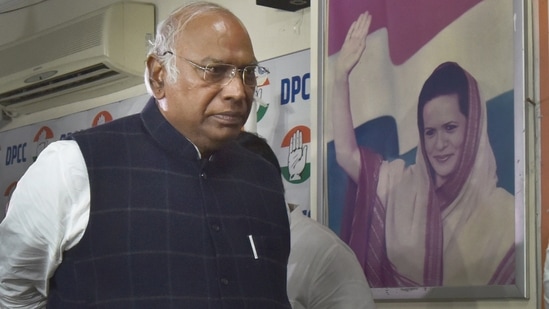 Mallikarjun Kharge is in the Congress for over 50 years. (Photo by Sanjeev Verma/ Hindustan Times)(Hindustan Times) Mallikarjun Kharge is in the Congress for over 50 years. (Photo by Sanjeev Verma/ Hindustan Times)(Hindustan Times)