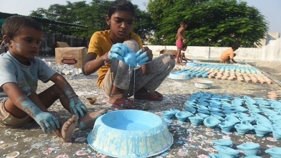 Cow dung diyas being prepared in Lucknow's Kanha ahead of ‘Deepostav’ to be held Ayodhya. (Deepak Gupta/ HT Photo)