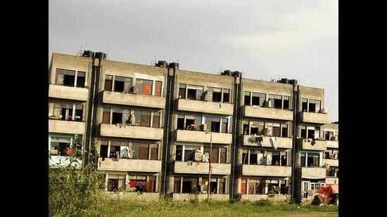 Most commercial leasehold properties of CHB are Sectors 38 West and 40, Manimajra and Kajheri. CHB had even slashed their reserve price by 15% in August this year, but even this managed to generate little interest from buyers. (HT File)