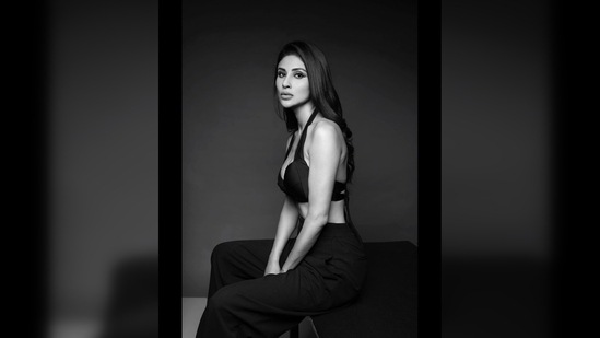 Mouni Roy's beauty is her secret spell to leave fans mesmerised. Recently, the Brahmastra actor treated her Instagram family of more than 24 million with jaw-dropping portraits featuring her in a bralette and trousers.(Instagram/@imouniroy)