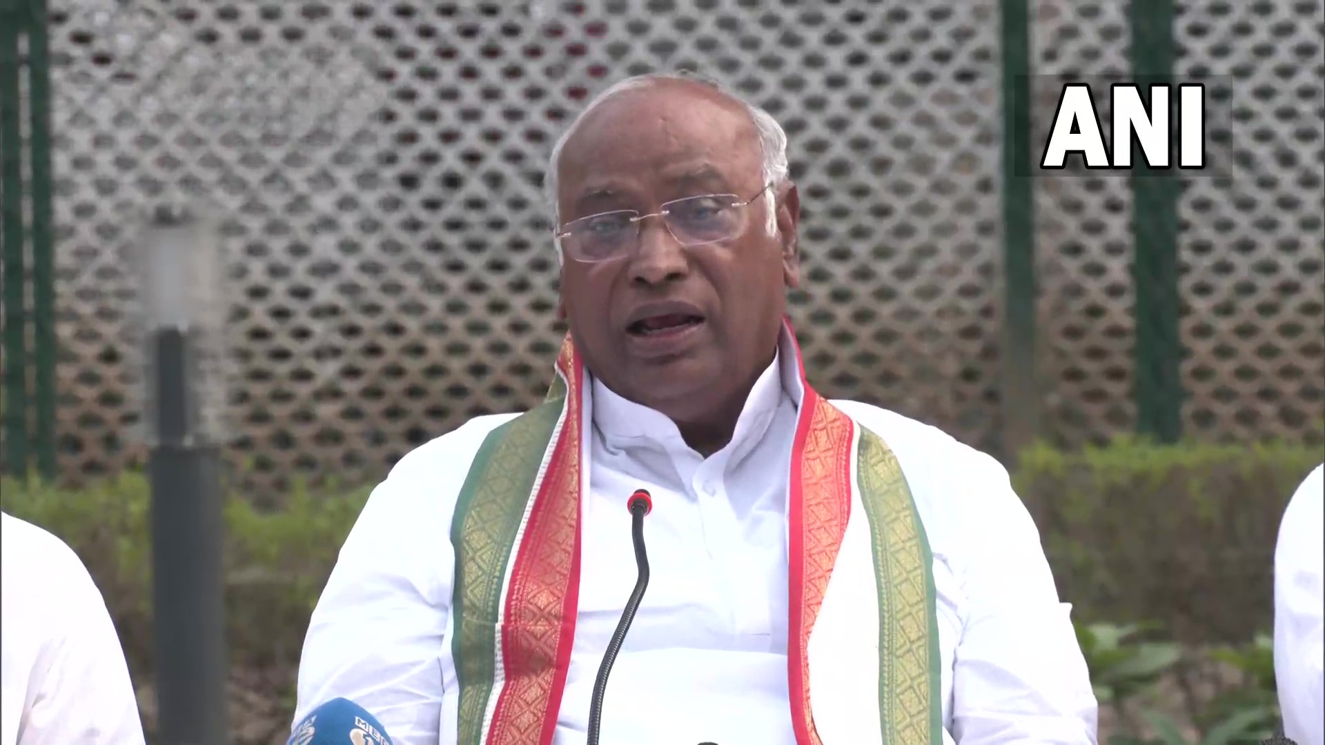 Newly elected Congress president Mallikarjun Kharge speaks to the media on Wednesday. (ANI) Newly elected Congress president Mallikarjun Kharge speaks to the media on Wednesday. (ANI)