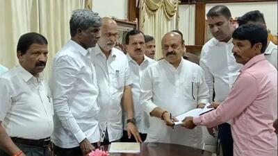 Kamalakar Mesta during a meeting with CM Basavaraj Bommai, in Karnataka. (HT Photo) Kamalakar Mesta during a meeting with CM Basavaraj Bommai, in Karnataka. (HT Photo)