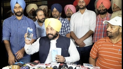 Showing the envelopes thrown over the wall in Amritsar jail on Thursday, Bains said that this is the modus operandi used for mobile phones and drugs being sent to the jail. (HT photo) Showing the envelopes thrown over the wall in Amritsar jail on Thursday, Bains said that this is the modus operandi used for mobile phones and drugs being sent to the jail. (HT photo)