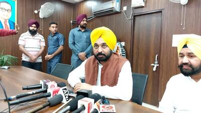Punjab chief minister Bhagwant Mann speaking to reporters after appearing in a Mansa court in a defamation case on Thursday. (HT Photo)