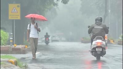 An unusual spell of rain in Delhi in early October this year has helped suppressed pollutants in the region and cleaned up the air. (Raj K Raj/HT Photo) An unusual spell of rain in Delhi in early October this year has helped suppressed pollutants in the region and cleaned up the air. (Raj K Raj/HT Photo)