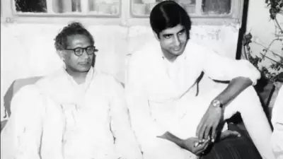 Harivansh Rai Bachchan with Amitabh Bachchan in throwback picture. Harivansh Rai Bachchan with Amitabh Bachchan in throwback picture.