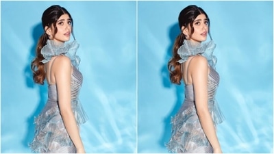 Assisted by makeup artist Pushkin Bhasin, Sanjana decked up in nude eyeshadow, black eyeliner, mascara-laden eyelashes, contoured cheeks and a shade of nude lipstick. (Instagram/@sanjanasanghi96) Assisted by makeup artist Pushkin Bhasin, Sanjana decked up in nude eyeshadow, black eyeliner, mascara-laden eyelashes, contoured cheeks and a shade of nude lipstick. (Instagram/@sanjanasanghi96)