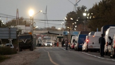 Russia-Ukraine War: The checkpoint in the town of Armyansk in the north of Moscow-annexed Crimean peninsula bordering the Russian-controlled Kherson region in southern Ukraine. (AFP)