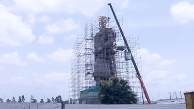 108 feet Kempegowda's bronze statue at the Bengaluru airport has been named as the "statue of prosperity". 108 feet Kempegowda's bronze statue at the Bengaluru airport has been named as the "statue of prosperity".