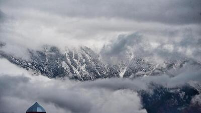 Sadna Top, Machil, and Gurez also received snowfall while rain lashed the rest of Kashmir. (HT PHOTO)