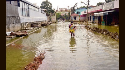 A woman wades through a waterlogged street in Bengaluru. (Arunkumar Rao)