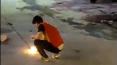 Row after new AAP minister’s supporters ‘burst crackers’ Row after new AAP minister’s supporters ‘burst crackers’