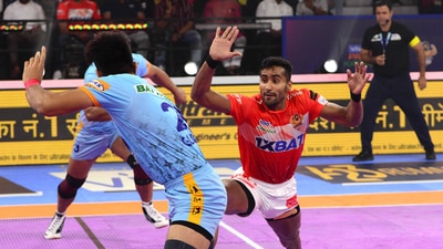 PKL 9: Rakesh in action. (PKL) PKL 9: Rakesh in action. (PKL)