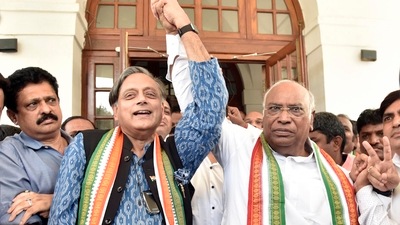 Newly elected Congress president Mallikarjun Kharge and fellow president post candidate Shashi Tharoor during a media interaction at the former’s residence in Rajaji Marg, New Delhi, on Wednesday, October 19, 2022. (Photo by Sanjeev Verma, Hindustan Times) Newly elected Congress president Mallikarjun Kharge and fellow president post candidate Shashi Tharoor during a media interaction at the former’s residence in Rajaji Marg, New Delhi, on Wednesday, October 19, 2022. (Photo by Sanjeev Verma, Hindustan Times)