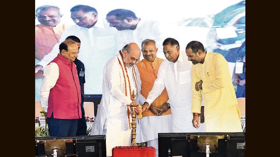 Union home minister Amit Shah lighting the ceremonial lamp at the inauguration of MCD's Tehkhand waste-to-energy plant. He was accompanied by Delhi LG Vinai Kumar Saxena, Delhi BJP chief Adesh Gupta and state assembly leader of opposition Ramvir Singh Bidhuri. (ANI)