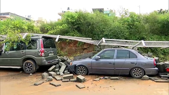 People struggled hard to save their belongings. At HSR Layout, nearly 200 families were affected when water gushed into their houses including the basements of a few apartments. Anugraha Layout in Bilekahalli was badly affected as the entire colony was waterlogged.(ANI)