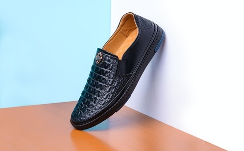 Footwear for men like slippers and moccasins are available at discounted prices. (Pexels)