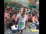 Energetic kid teaches classmates.(Twitter/@Gulzar_Sahab) Energetic kid teaches classmates.(Twitter/@Gulzar_Sahab)
