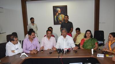 Pune district guardian minister Chandrakant Patil on Friday reviewed projects undertaken by PMRDA and asked police, PMC to provide 600 wardens to manage traffic at different locations. (HT PHOTO)