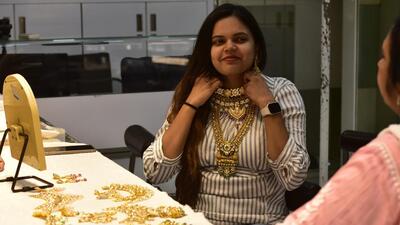 Mumbai, India - October 21, 2022: Women buy gold ornaments inside a jewelley store during Diwali festival, at Kalbhadevi, in Mumbai, India, on Friday, October 21, 2022. (Photo by Anshuman Poyrekar/ Hindustan Times) (Anshuman Poyrekar/HT PHOTO) Mumbai, India - October 21, 2022: Women buy gold ornaments inside a jewelley store during Diwali festival, at Kalbhadevi, in Mumbai, India, on Friday, October 21, 2022. (Photo by Anshuman Poyrekar/ Hindustan Times) (Anshuman Poyrekar/HT PHOTO)