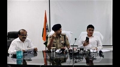 Prayagraj DM Sanjay Kumar Khatri (right), SSP Shailesh Pandey (centre) and CMO Dr Nanak Saran (left) addressing media persons at Reserve Police Lines in Prayagraj on Friday evening. (HT photo) Prayagraj DM Sanjay Kumar Khatri (right), SSP Shailesh Pandey (centre) and CMO Dr Nanak Saran (left) addressing media persons at Reserve Police Lines in Prayagraj on Friday evening. (HT photo)