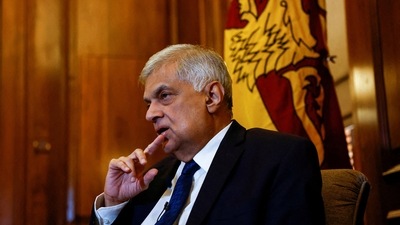Sri Lankan lawmakers vote to trim presidential powers (Reuters / FIle)