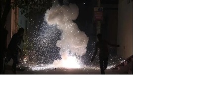 In the next two days, the people falling in vulnerable groups should be prepared for the intake of allergy triggering agents including chemicals from fire crackers and pollen in the atmosphere, say doctors. (HT File photo/for representation)