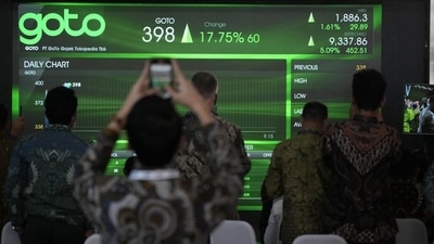 GoTo is gauging the interest of early backers including Alibaba Group Holding Ltd. and SoftBank Group Corp. for a managed sale of some of their shares to new investors GoTo is gauging the interest of early backers including Alibaba Group Holding Ltd. and SoftBank Group Corp. for a managed sale of some of their shares to new investors