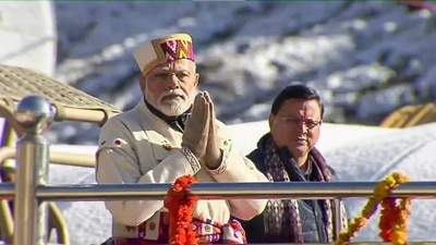 PM Modi with Uttarakhand chief minister Pushkar Singh Dhami in Kedarnath. (@pushkardhami/ Twitter)
