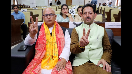 BJP councillor Rajinder Sharma (left) and party in-charge of Doda Baldev Singh Billawaria show victory signs after being elected as the mayor and deputy mayor of the Jammu municipal corporation on Friday. (ANI)