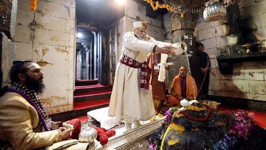 Prime Minister Narendra Modi, who is on a two-day tour of Uttarakhand, on Friday visited Kedarnath and Badrinath, the two most important Hindu shrines in the Himalayan state of Uttarakhand.(PIB)