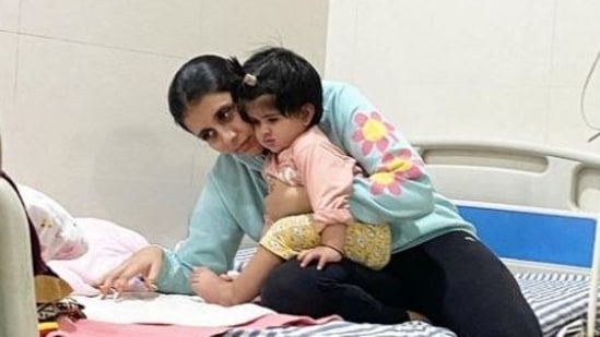 Charu Asopa with her daughter Ziana in the hospital.